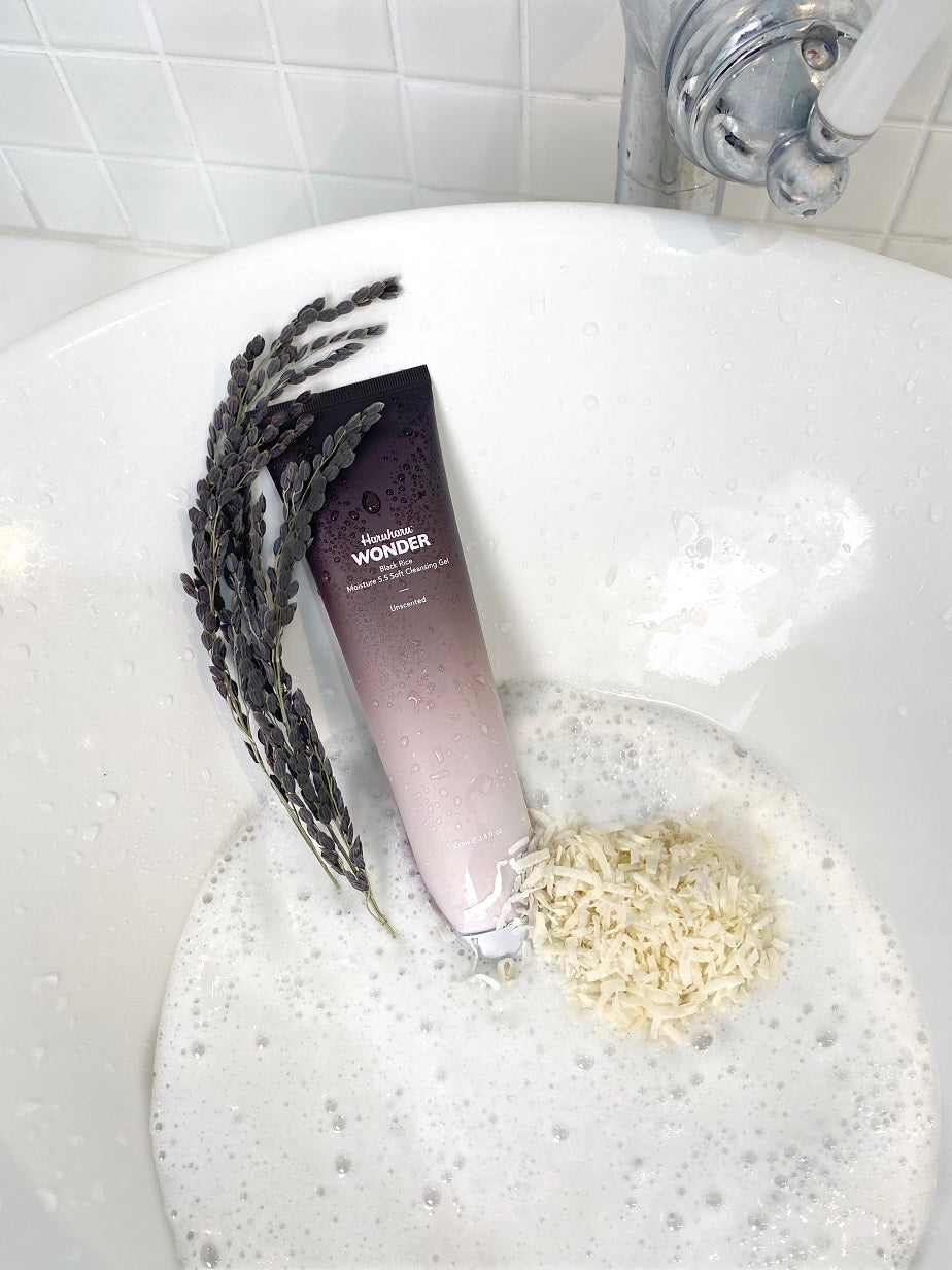 Haruharu Wonder Black Rice Moisture 5.5 Soft Cleansing Gel